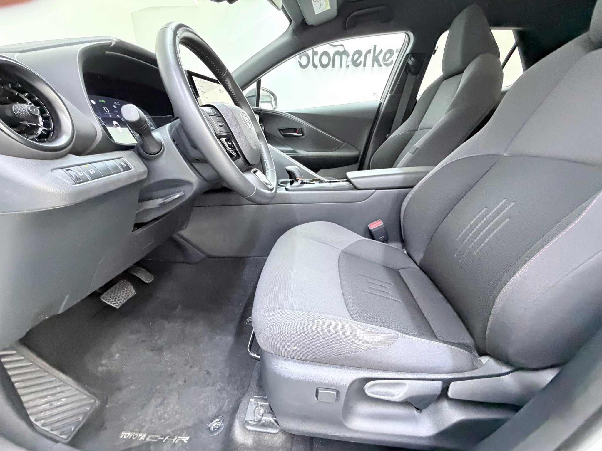 TOYOTA C-HR 18
